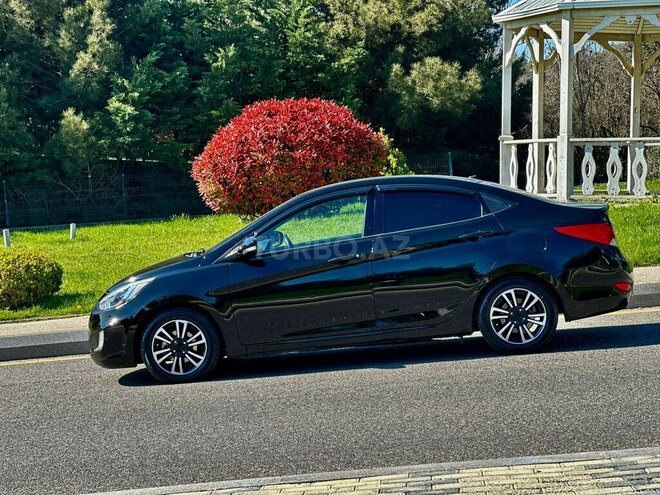 Hyundai Accent-5