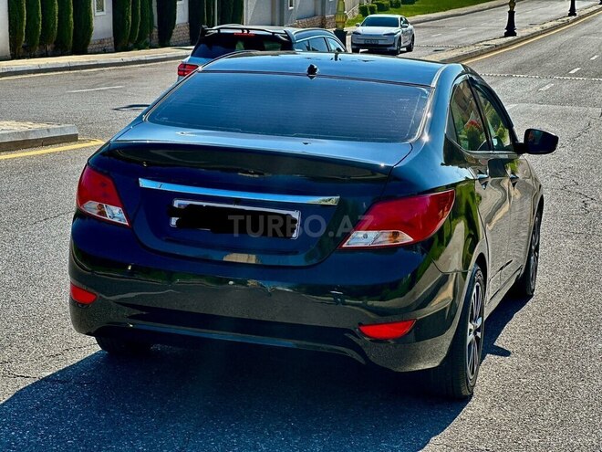 Hyundai Accent-7