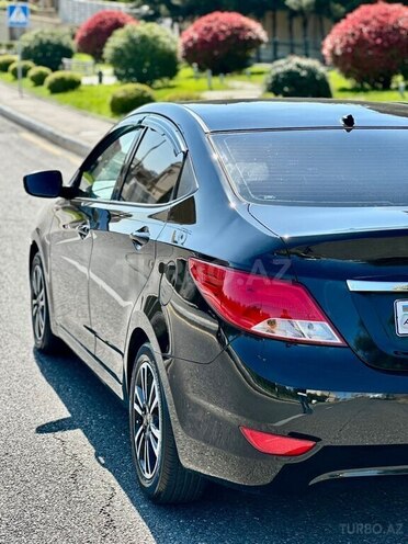 Hyundai Accent-10