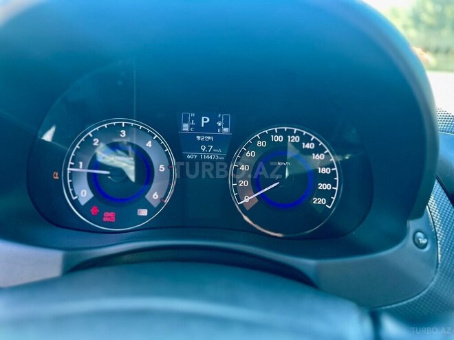 Hyundai Accent-12