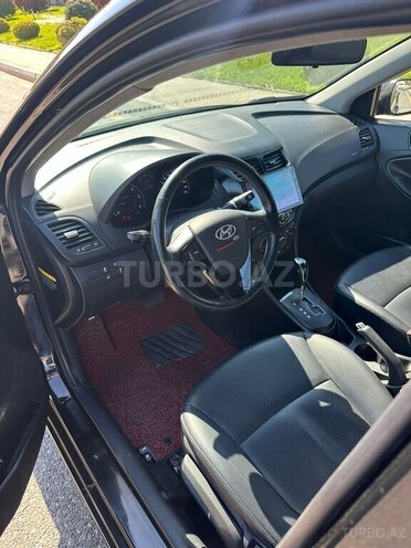 Hyundai Accent-11