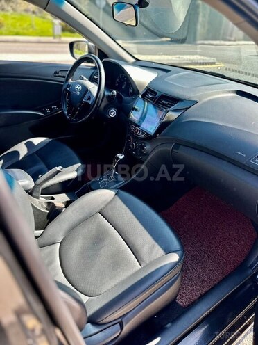 Hyundai Accent-17