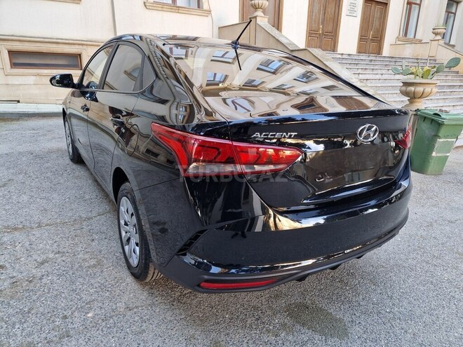 Hyundai Accent-7