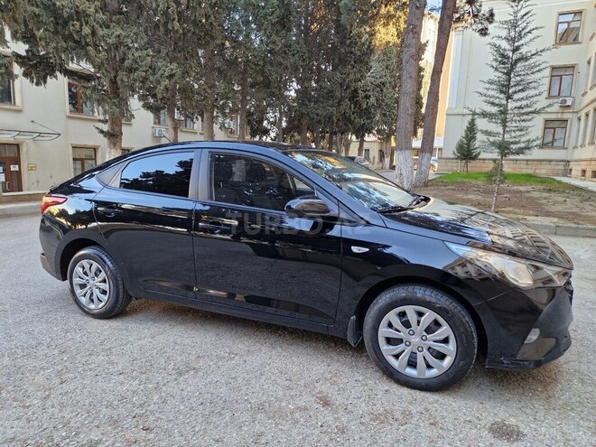 Hyundai Accent-4