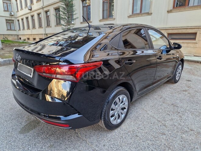 Hyundai Accent-5