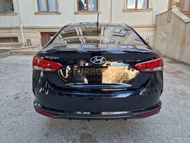 Hyundai Accent-6