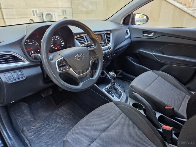 Hyundai Accent-9