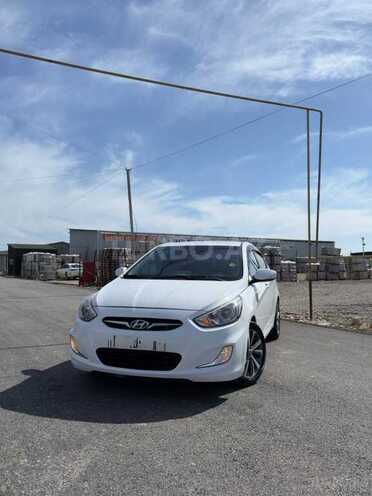Hyundai Accent-2