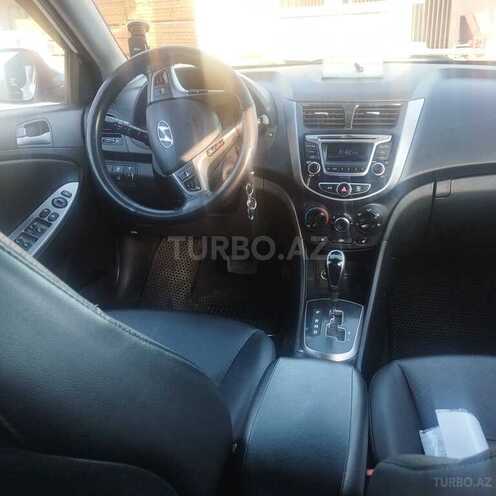 Hyundai Accent-4