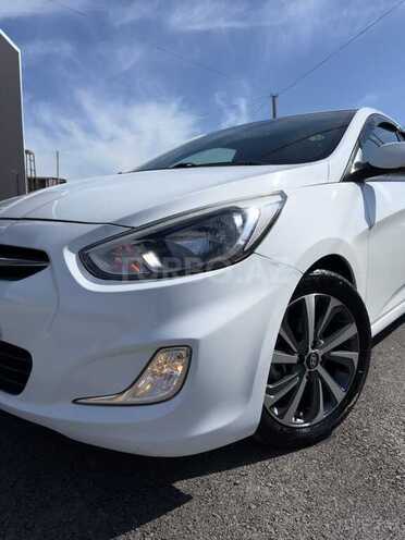 Hyundai Accent-5