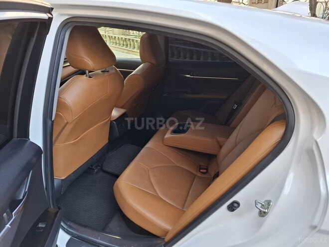 Toyota Camry-14