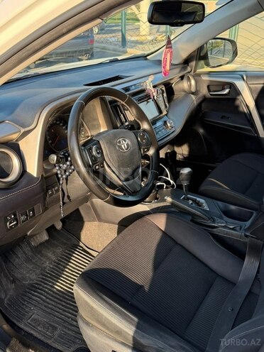 Toyota RAV4-5