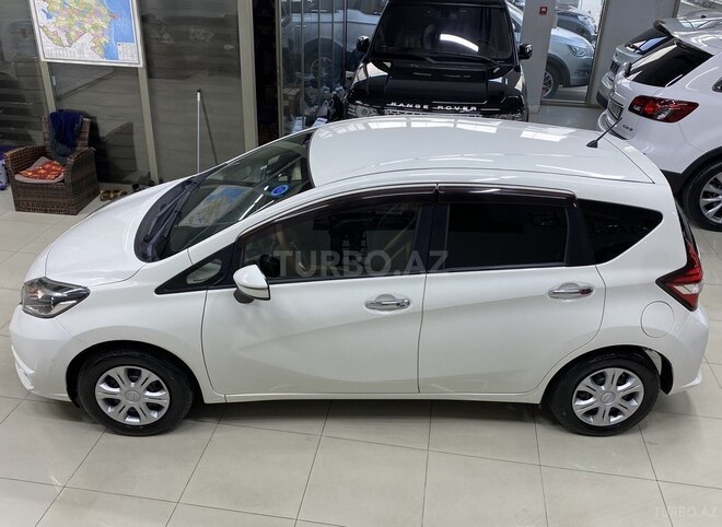Nissan Note-8