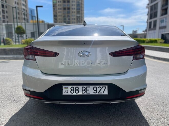 Hyundai Elantra-2
