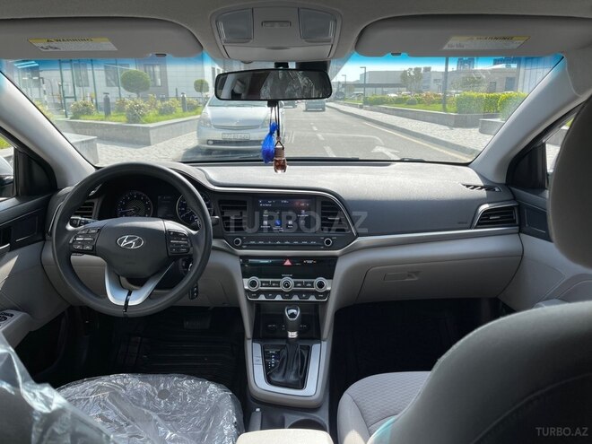 Hyundai Elantra-3