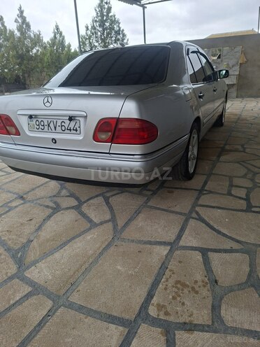 Mercedes E 200-8