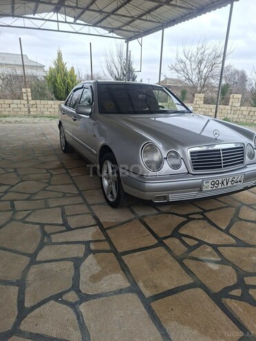 Mercedes E 200-4