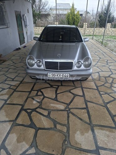 Mercedes E 200-1