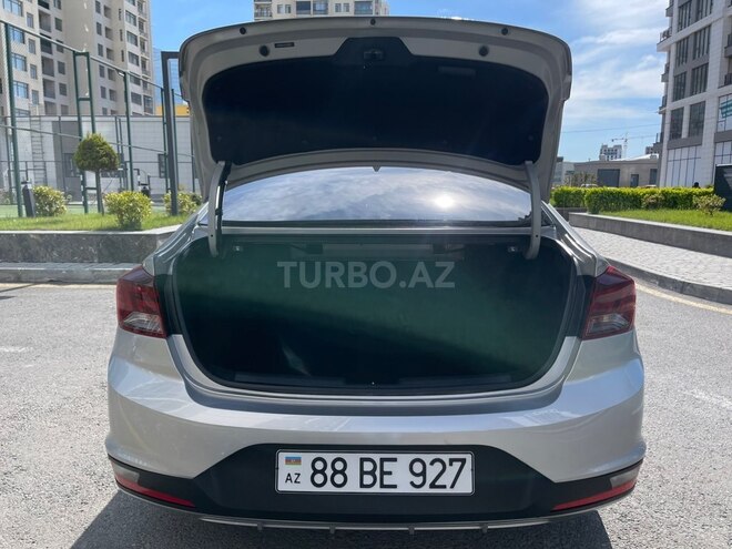 Hyundai Elantra-17
