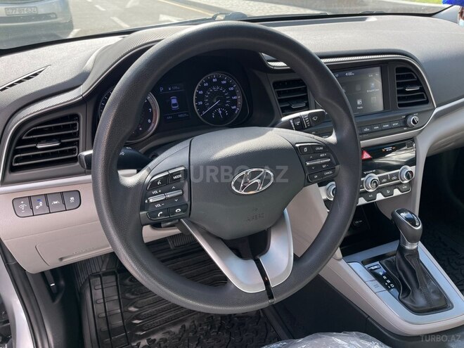 Hyundai Elantra-9