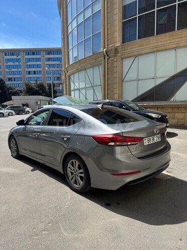 Hyundai Elantra-4