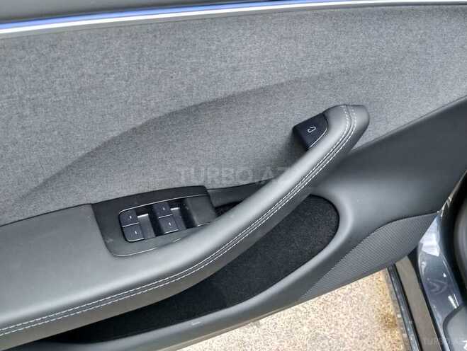 Tesla Model 3-9
