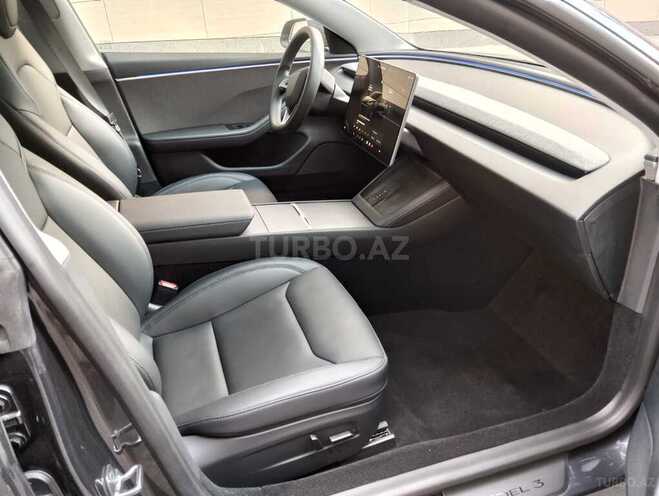 Tesla Model 3-10