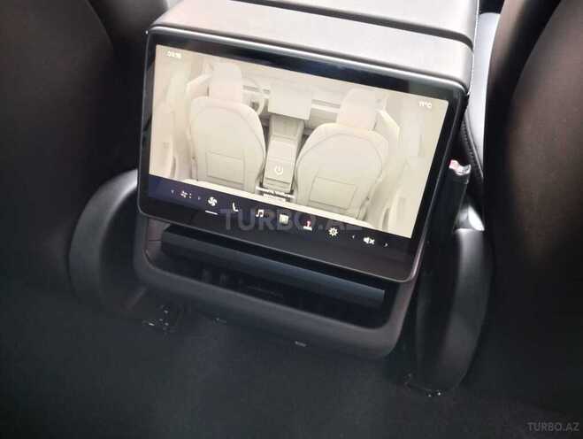 Tesla Model 3-15