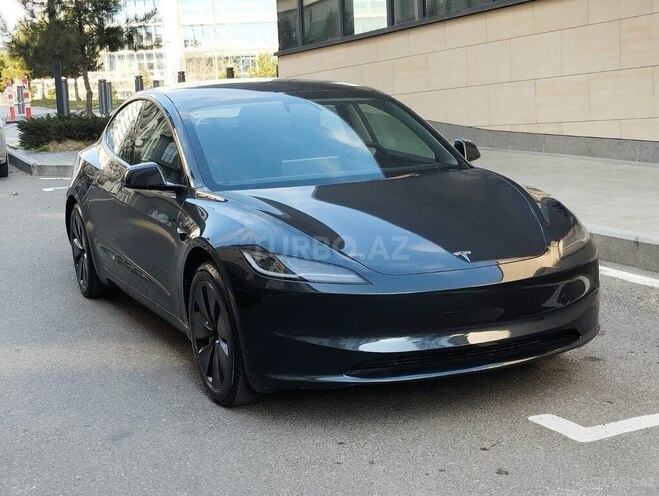 Tesla Model 3-1