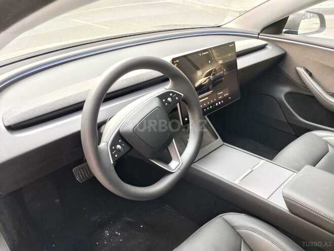 Tesla Model 3-13