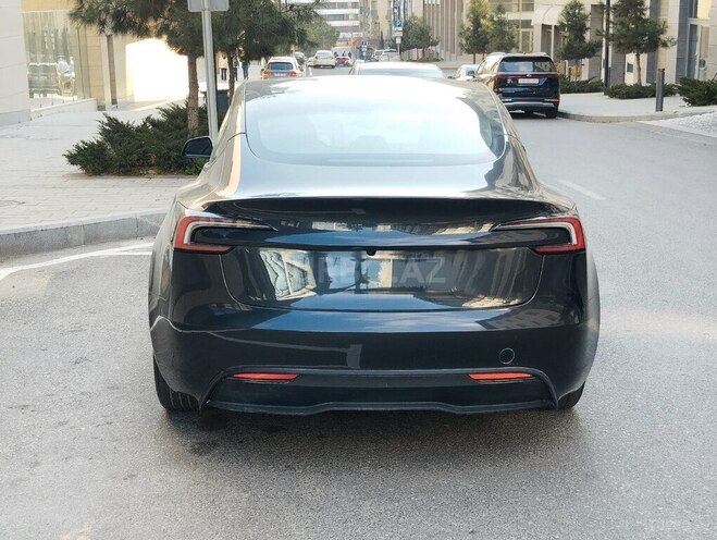 Tesla Model 3-6