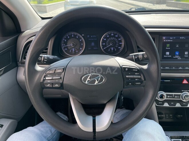 Hyundai Elantra-14