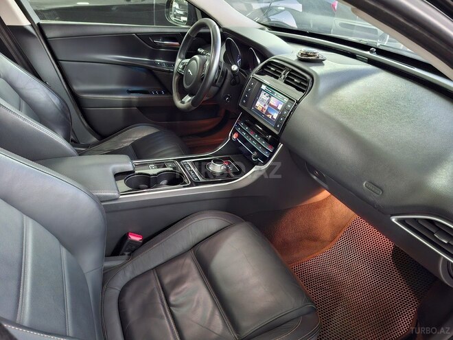 Jaguar XE-8