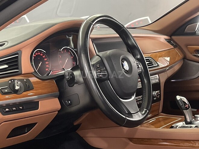 BMW 750 2013, 185,000 km - 4.4 л - Bakı
