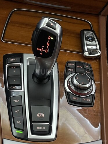 BMW 750 2013, 185,000 km - 4.4 л - Bakı