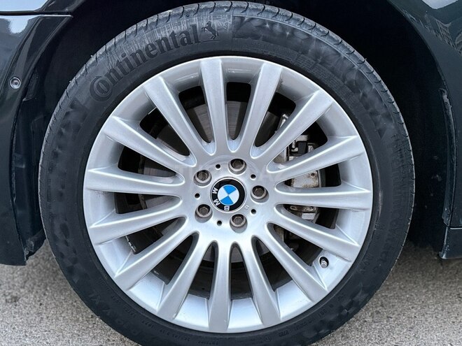 BMW 740-19