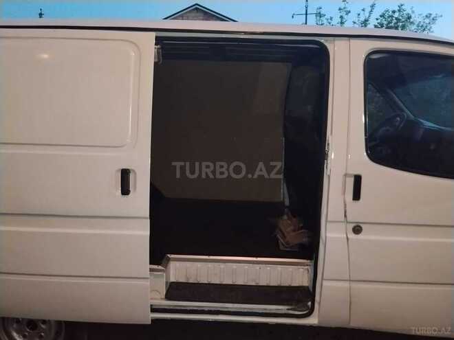 Ford Transit-8