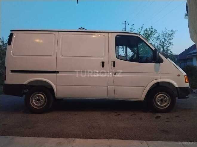 Ford Transit-4