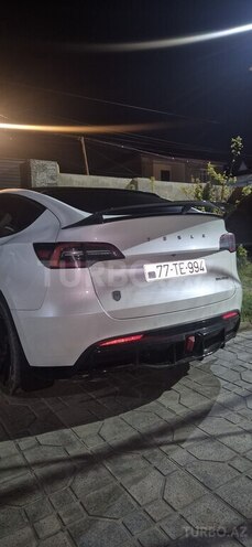 Tesla Model Y-21