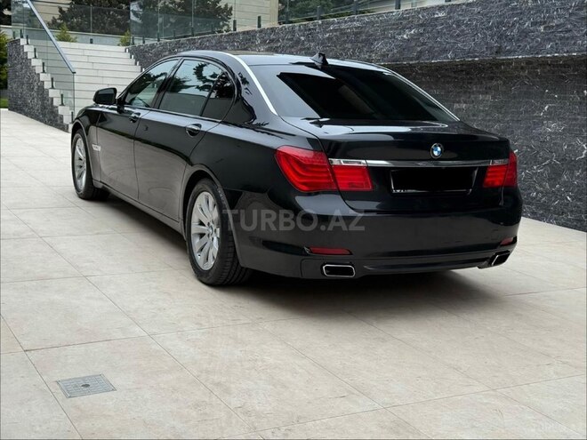 BMW 740-2