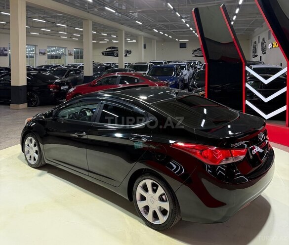 Hyundai Elantra-8