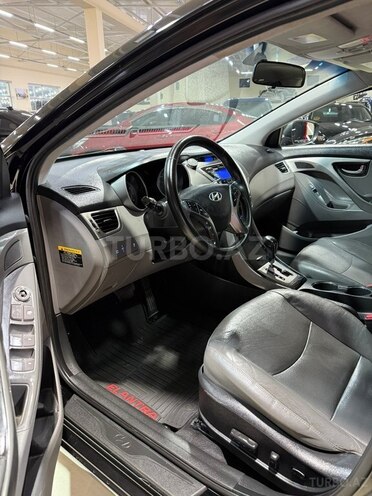 Hyundai Elantra-14