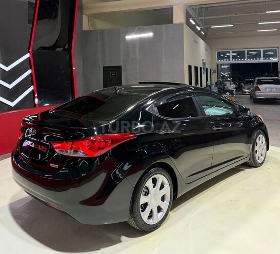 Hyundai Elantra-10