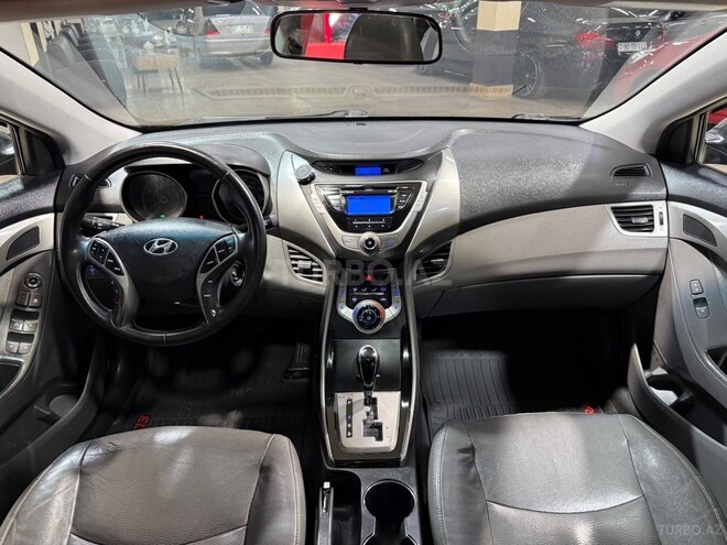 Hyundai Elantra-16