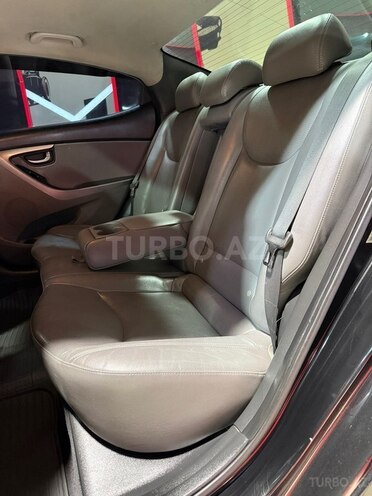 Hyundai Elantra-20