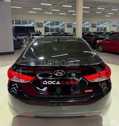 Hyundai Elantra-12