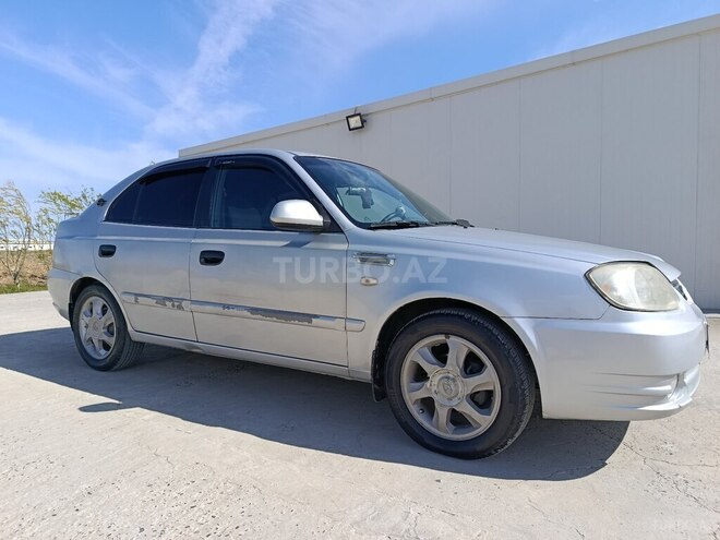 Hyundai Accent-2