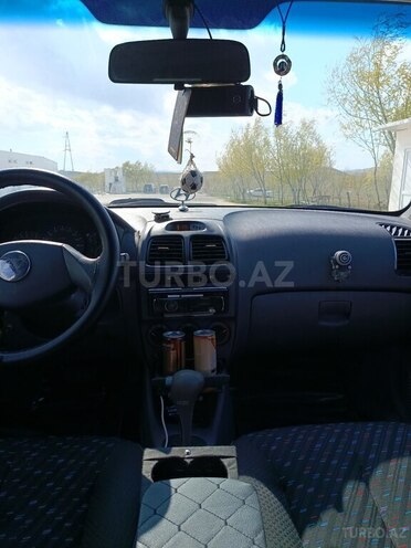 Hyundai Accent-10
