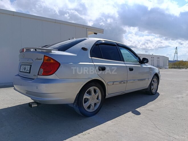 Hyundai Accent-4