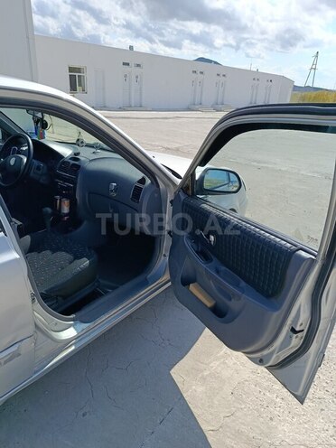 Hyundai Accent-13